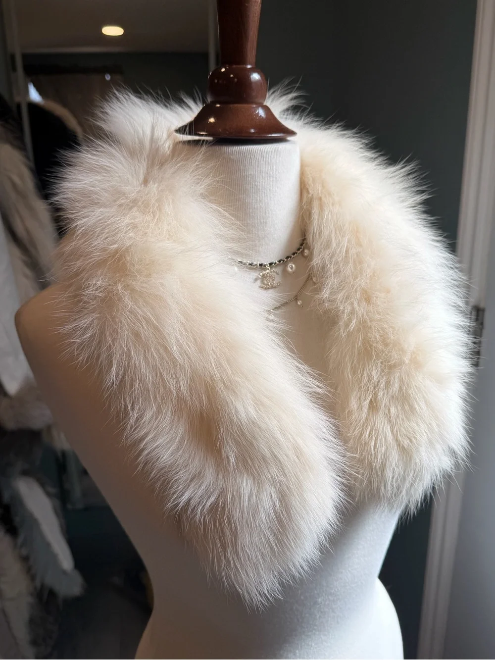 Vintage Ivory Fox Fur Collar Wrap Shawl Stole Soft Winter Scarf